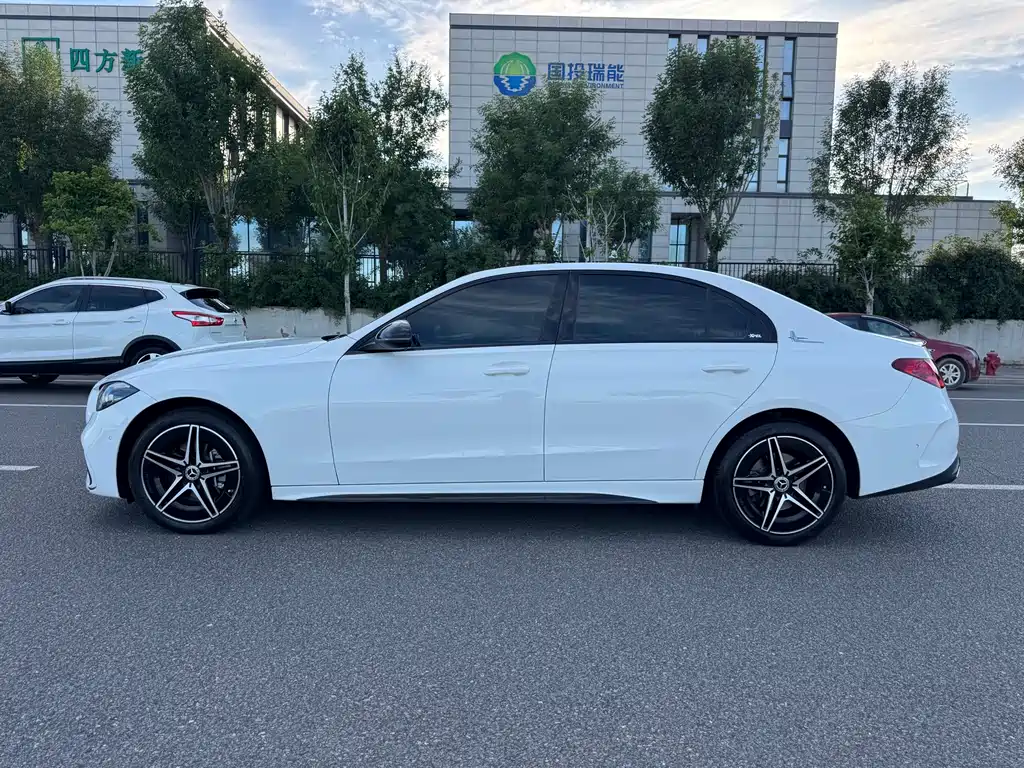 Mercedes-Benz C-Class 2023 — фото 4