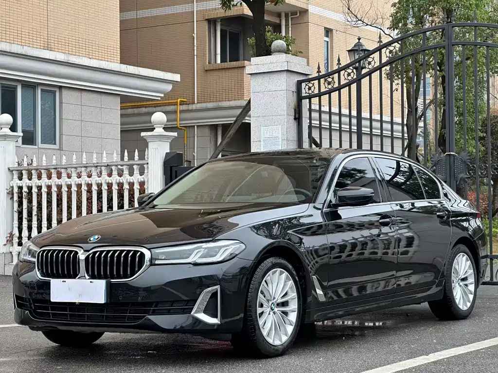 BMW 5 Series 2021 — фото 1