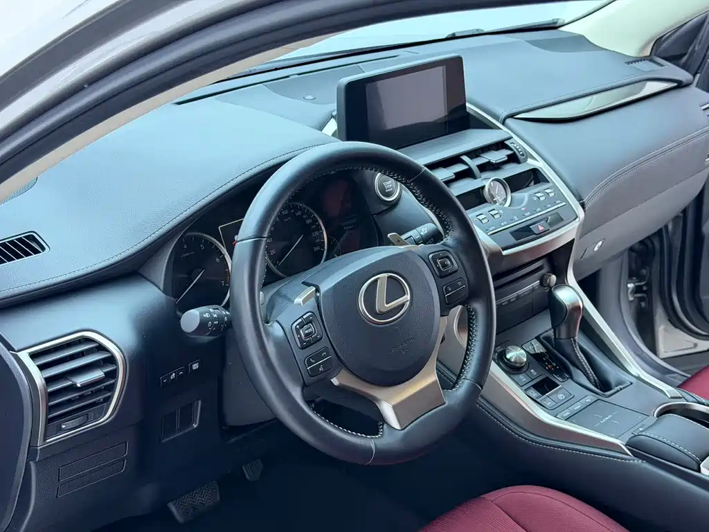 Lexus NX 2021
