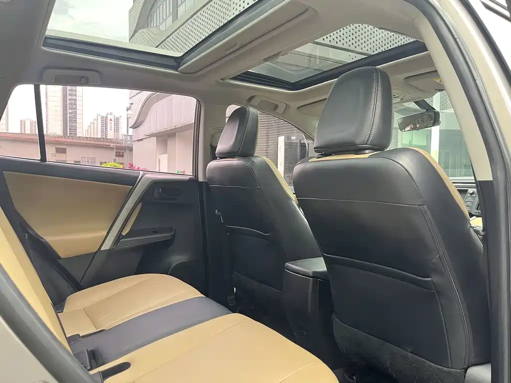 Toyota RAV4 2017 — фото 19