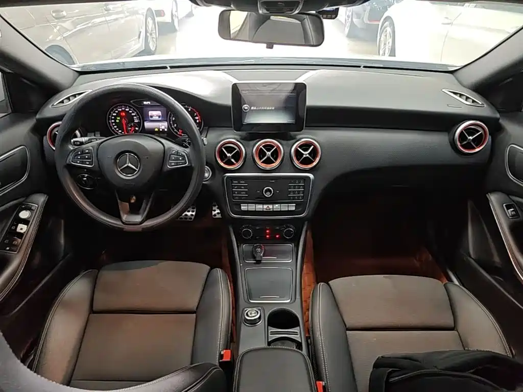 Mercedes-Benz A-Class 2016 — фото 10