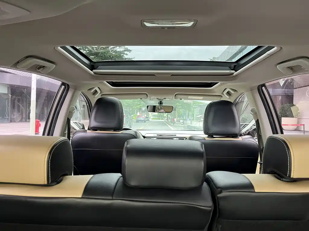 Toyota RAV4 2017 — фото 27