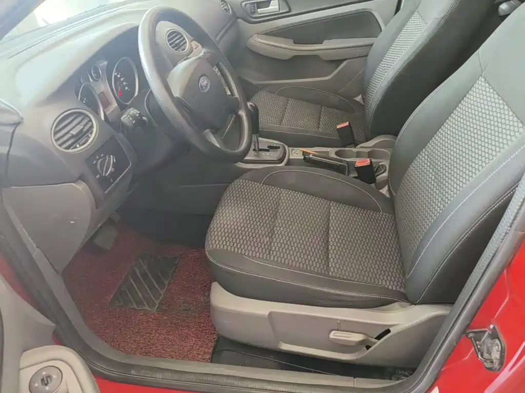 Ford Focus 2015 — фото 15