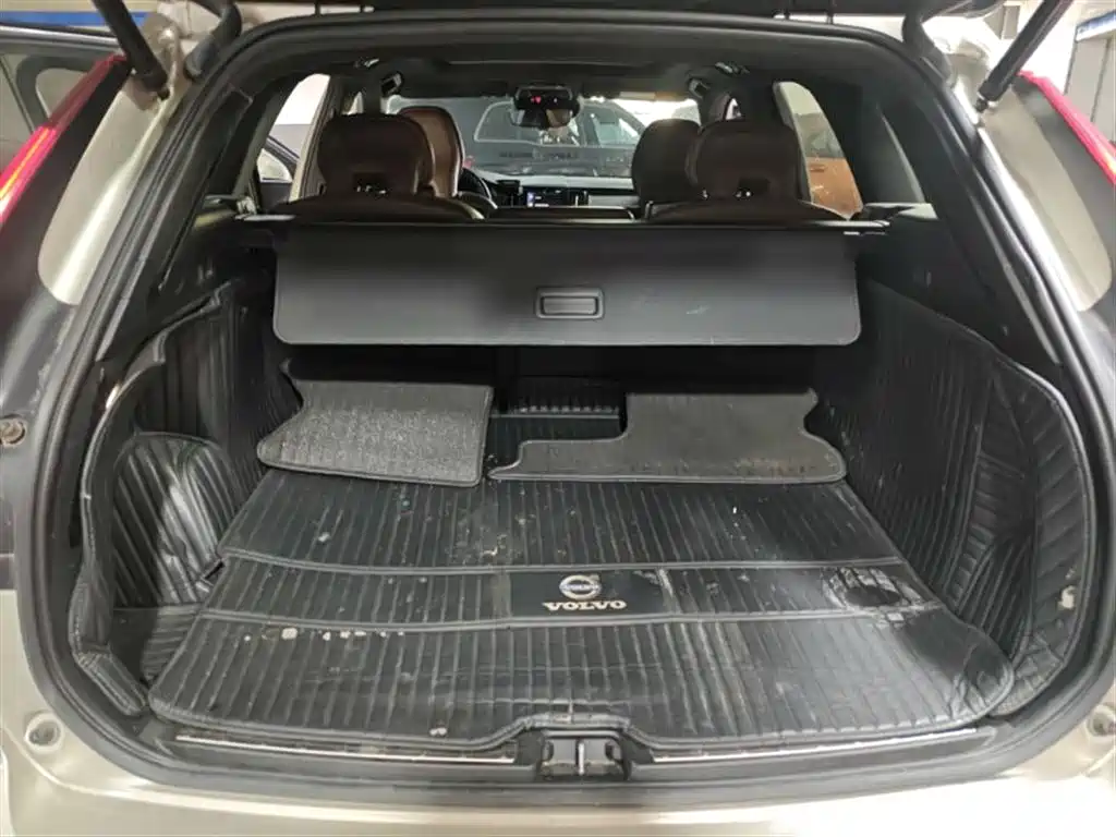 Volvo XC60 2021 — фото 10