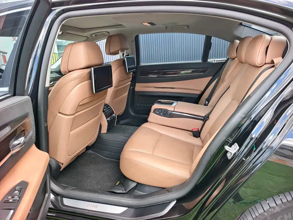 BMW 7 Series 2013 — фото 10