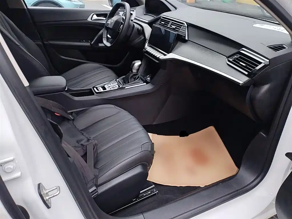 Peugeot 408 2025 — фото 25