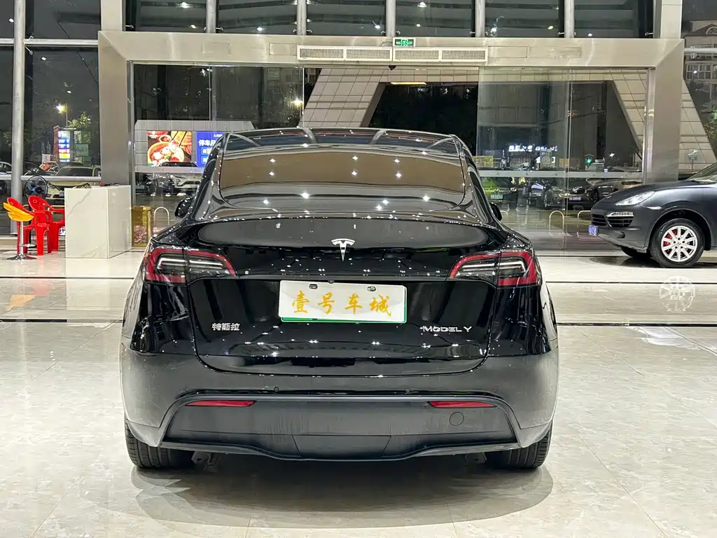 Tesla Model Y 2023 — фото 4