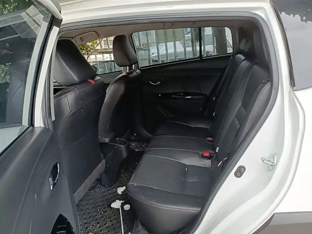 Toyota Yaris L 2022 — фото 17