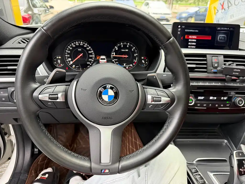 BMW 3 Series 2019 — фото 21