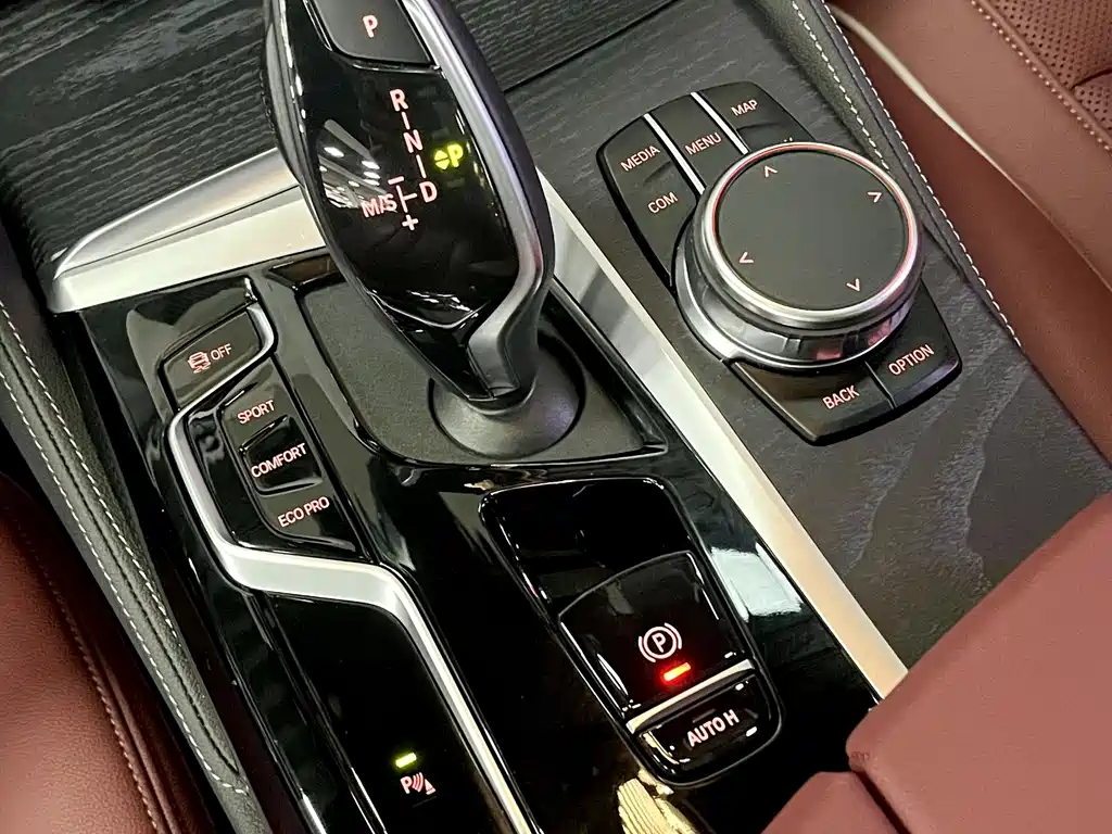 BMW 5 Series 2023 — фото 9