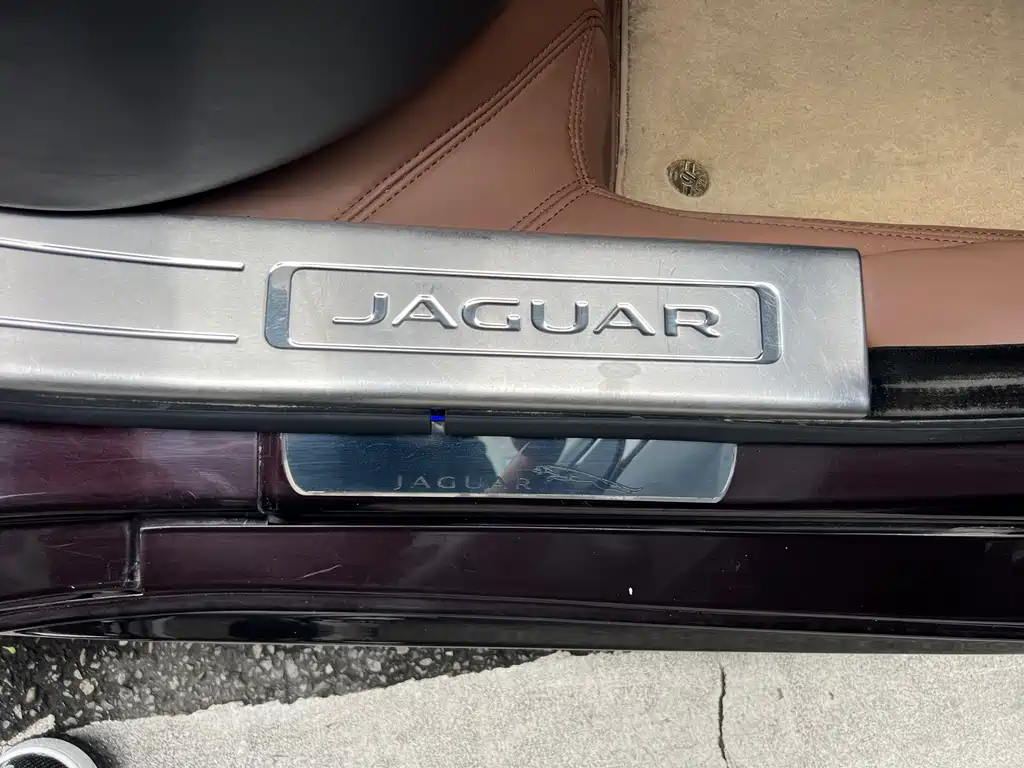 Jaguar XJ 2014 — фото 30