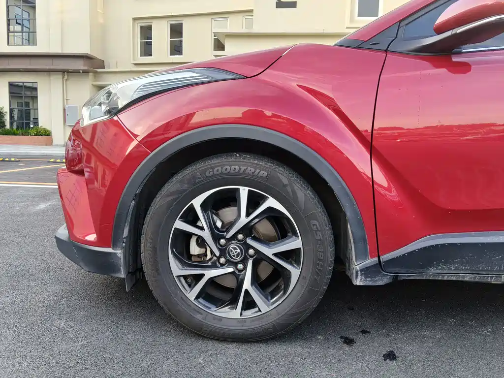 Toyota C-HR 2019 — фото 8
