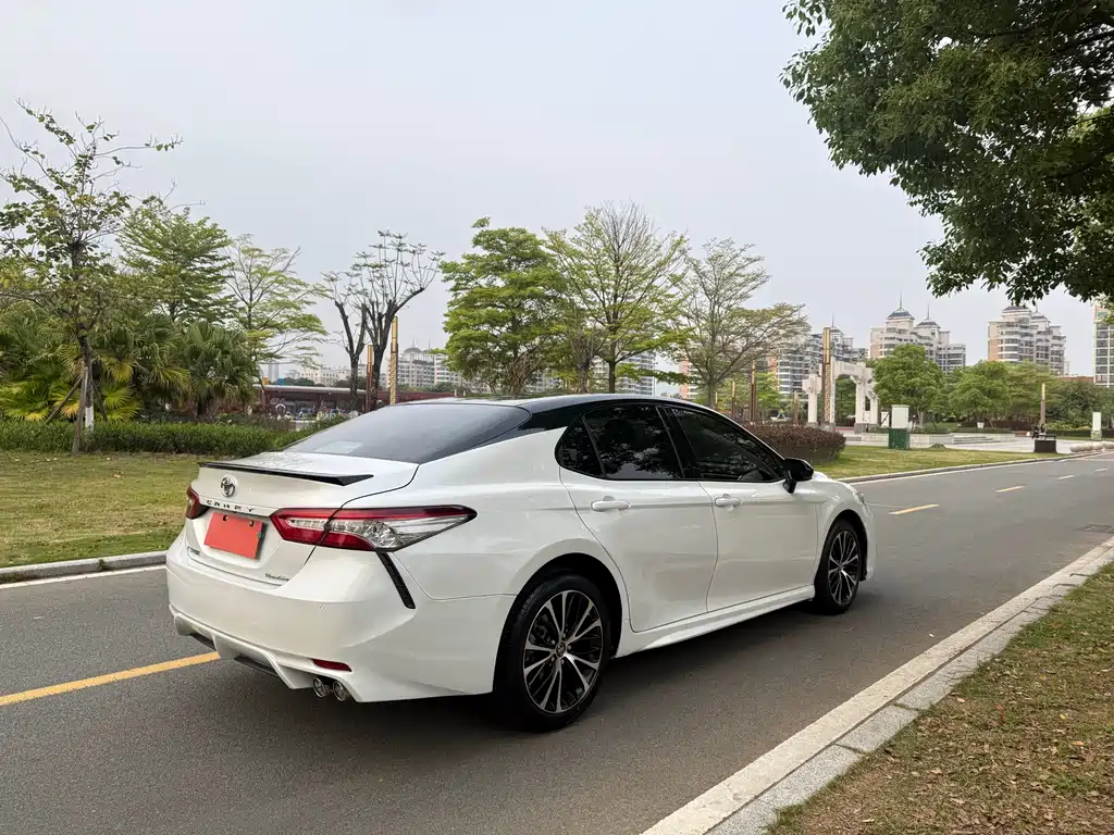 Toyota Camry 2020 — фото 7