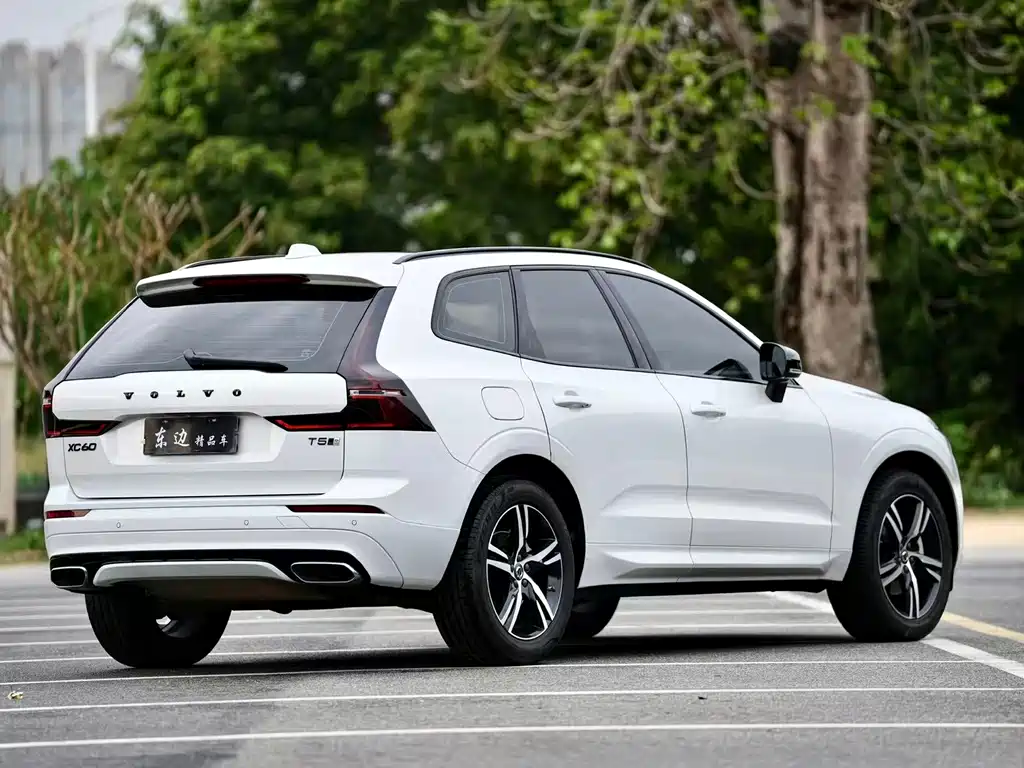 Volvo XC60 2021 — фото 12
