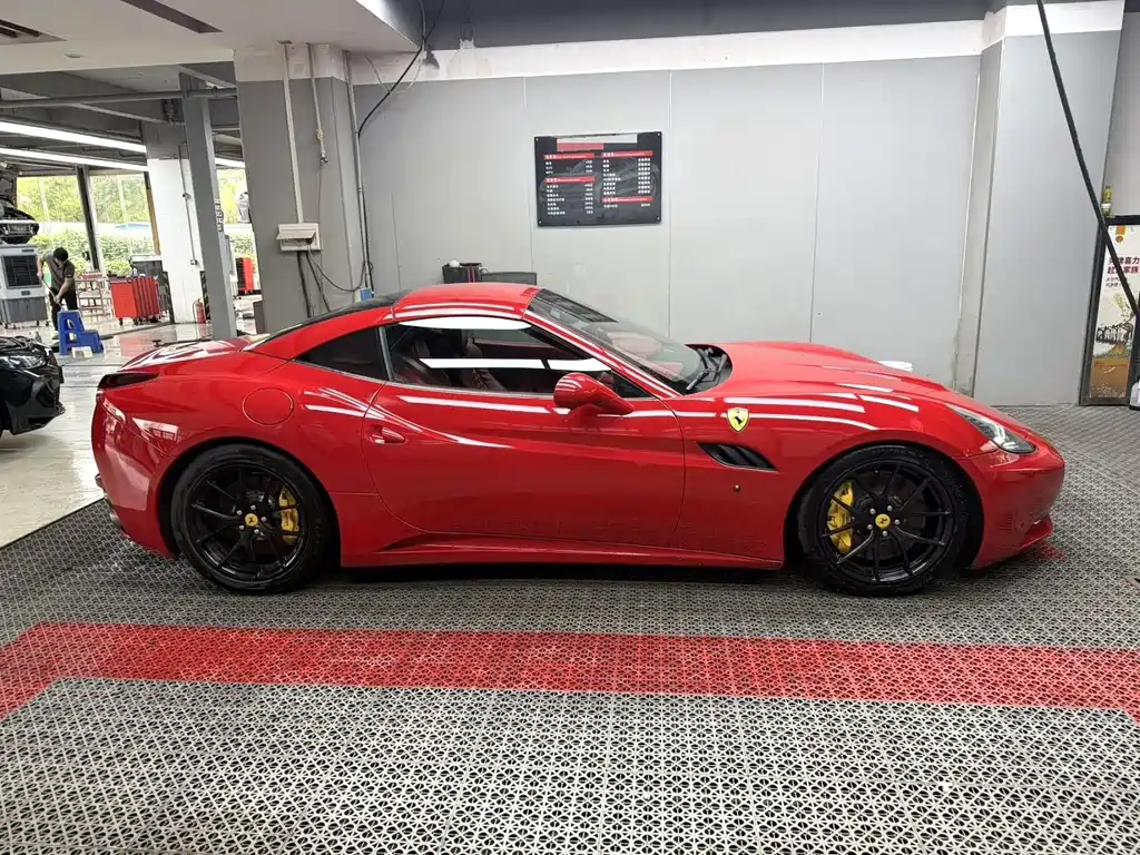 Ferrari California T 2011 — фото 13