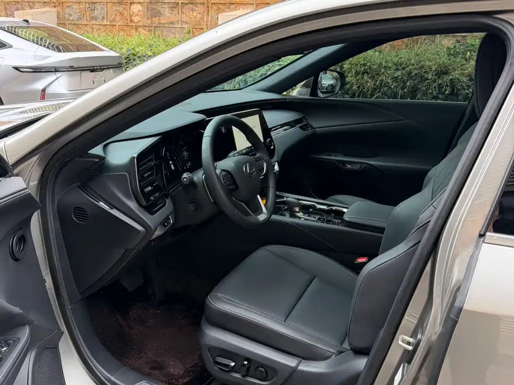 Lexus RX 2025