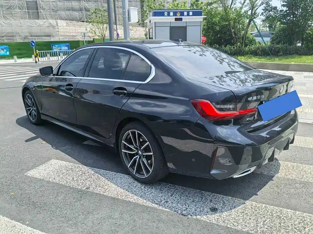BMW 3 Series 2024 — фото 16