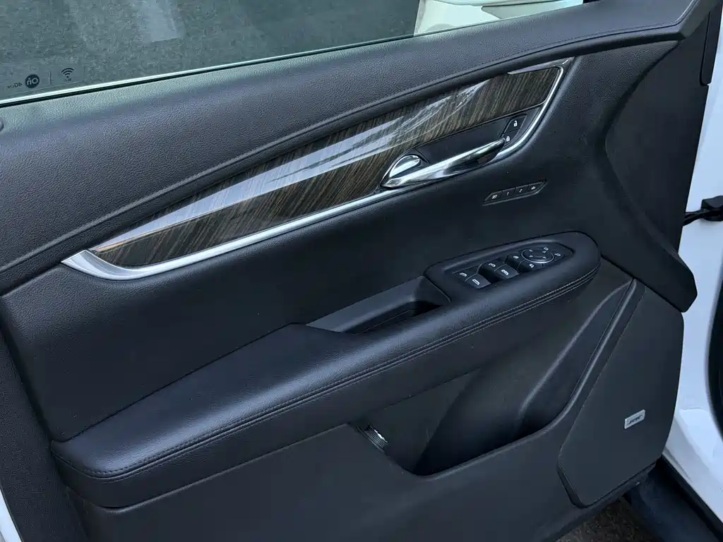 Cadillac XT5 2019 — фото 12