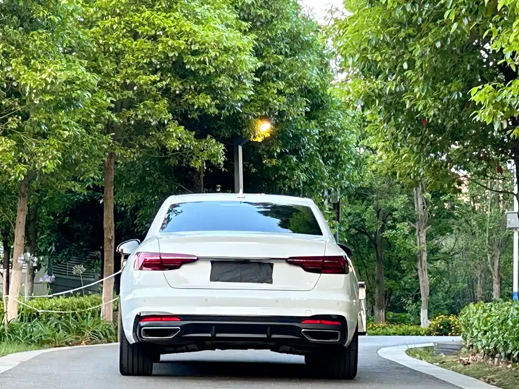 Audi A4L 2023 — фото 4