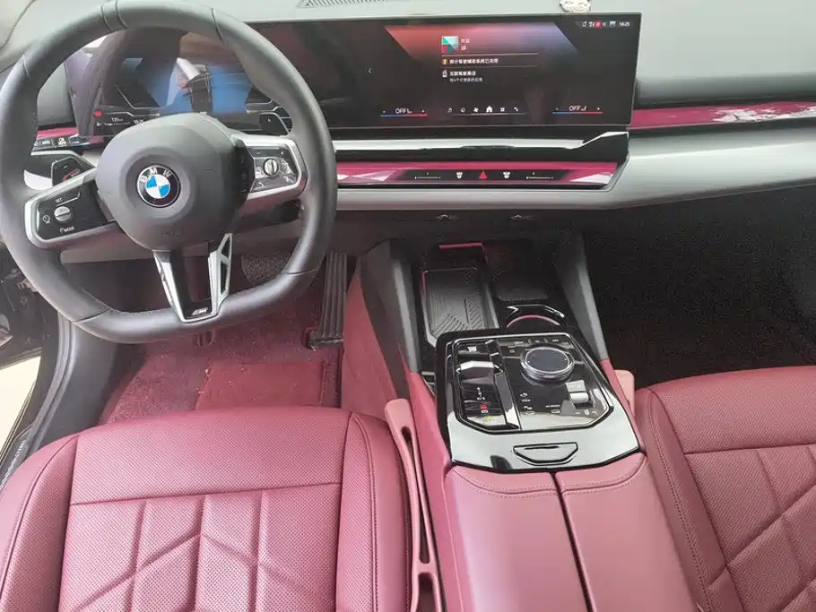 BMW 5 Series 2025 — фото 12