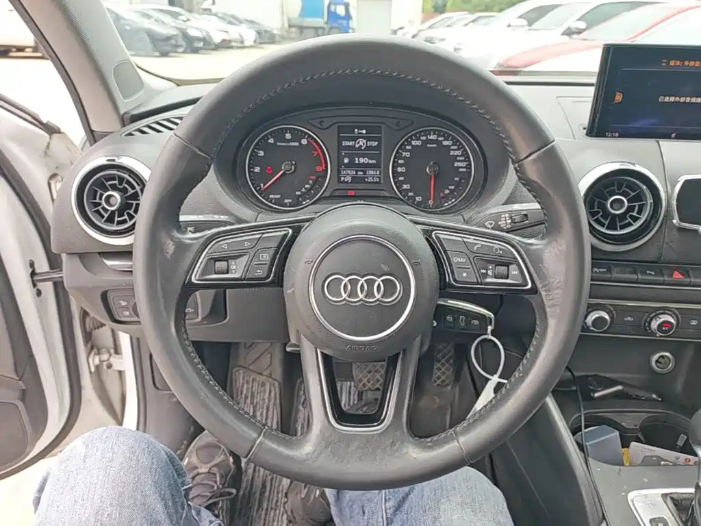 Audi A3 2018 — фото 11