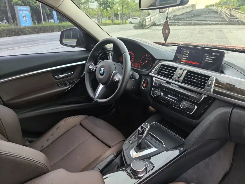 BMW 3 Series 2017 — фото 13