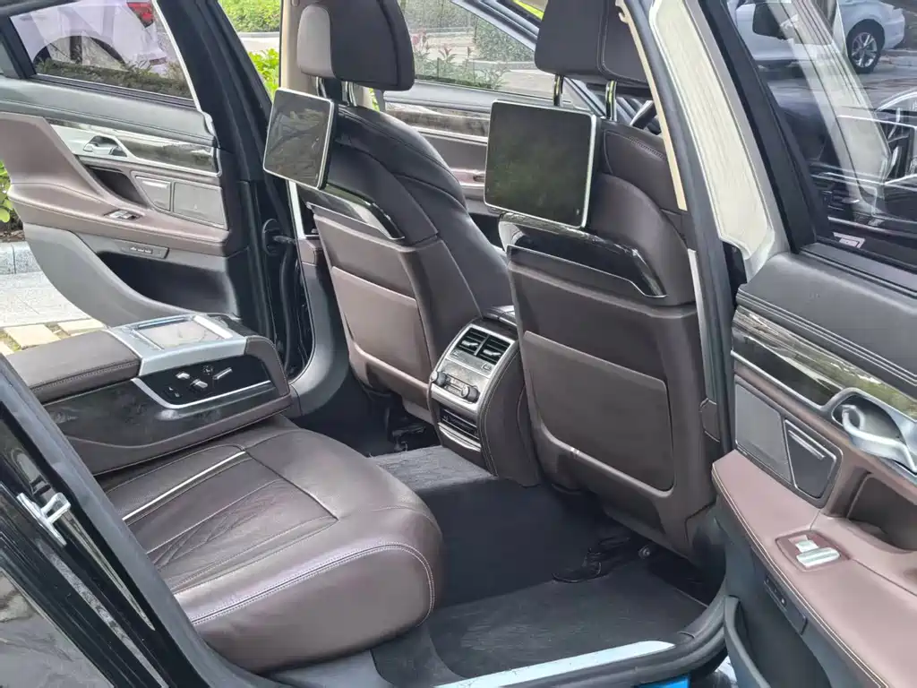 BMW 7 Series 2019 — фото 11