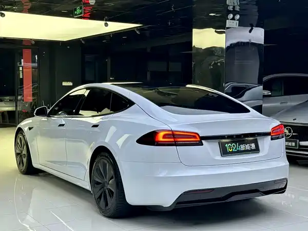 Tesla Model S 2023