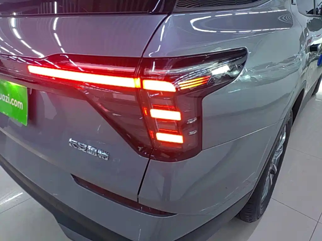 Ford Edge 2025 — фото 8