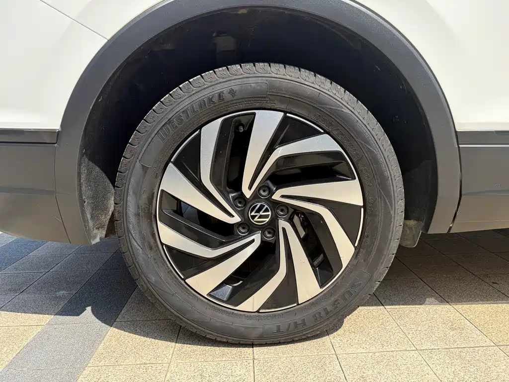 Volkswagen Tiguan L 2022 — фото 11