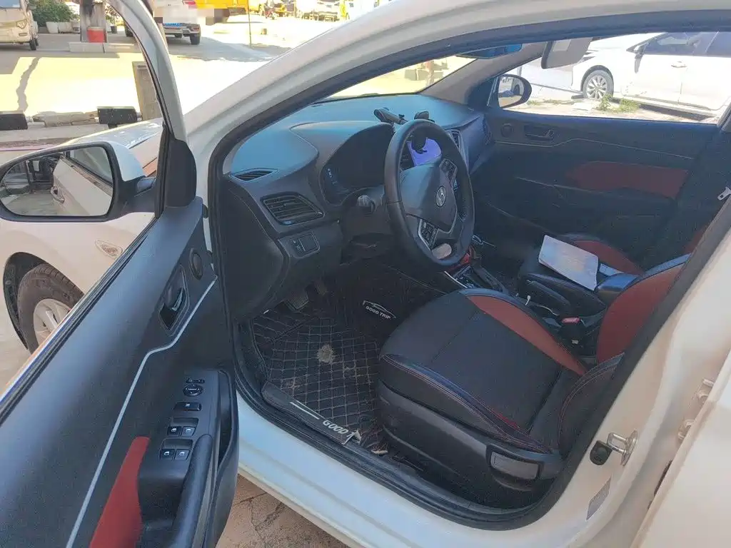 Hyundai Verna 2017 — фото 14
