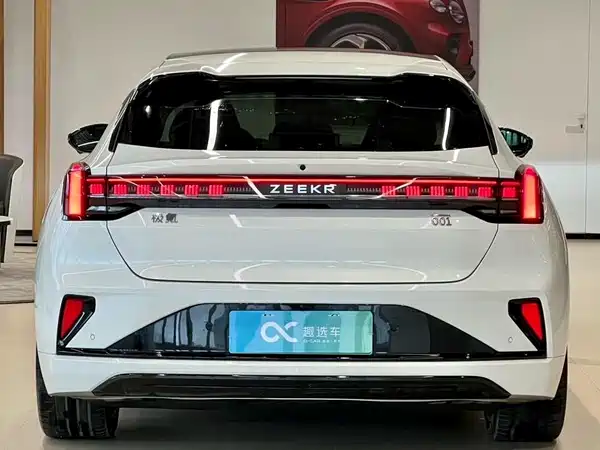 Zeekr 001 2025