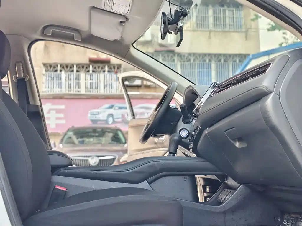 Honda Vezel 2017 — фото 15