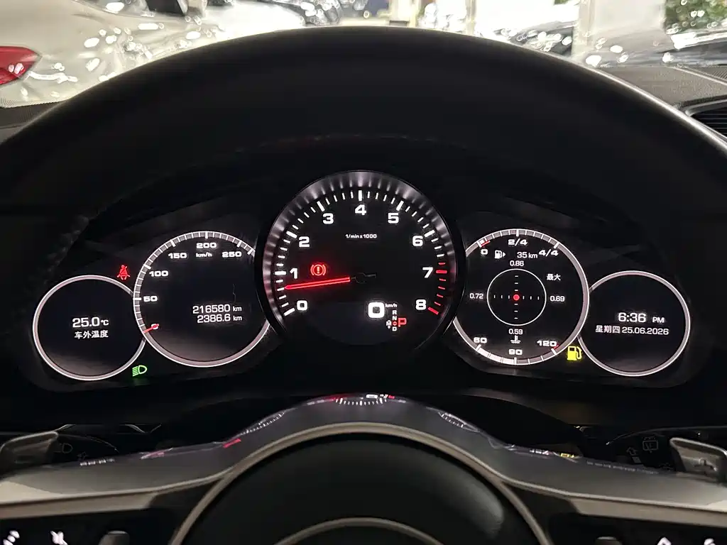 Porsche Cayenne 2018 — фото 19