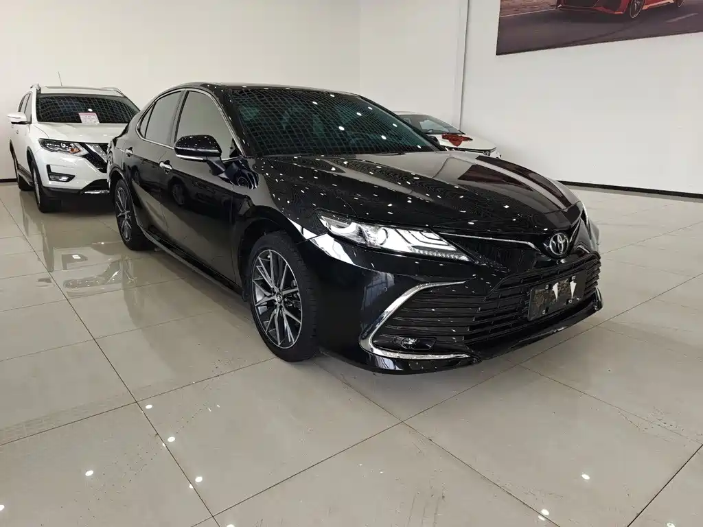 Toyota Camry 2022 — фото 3