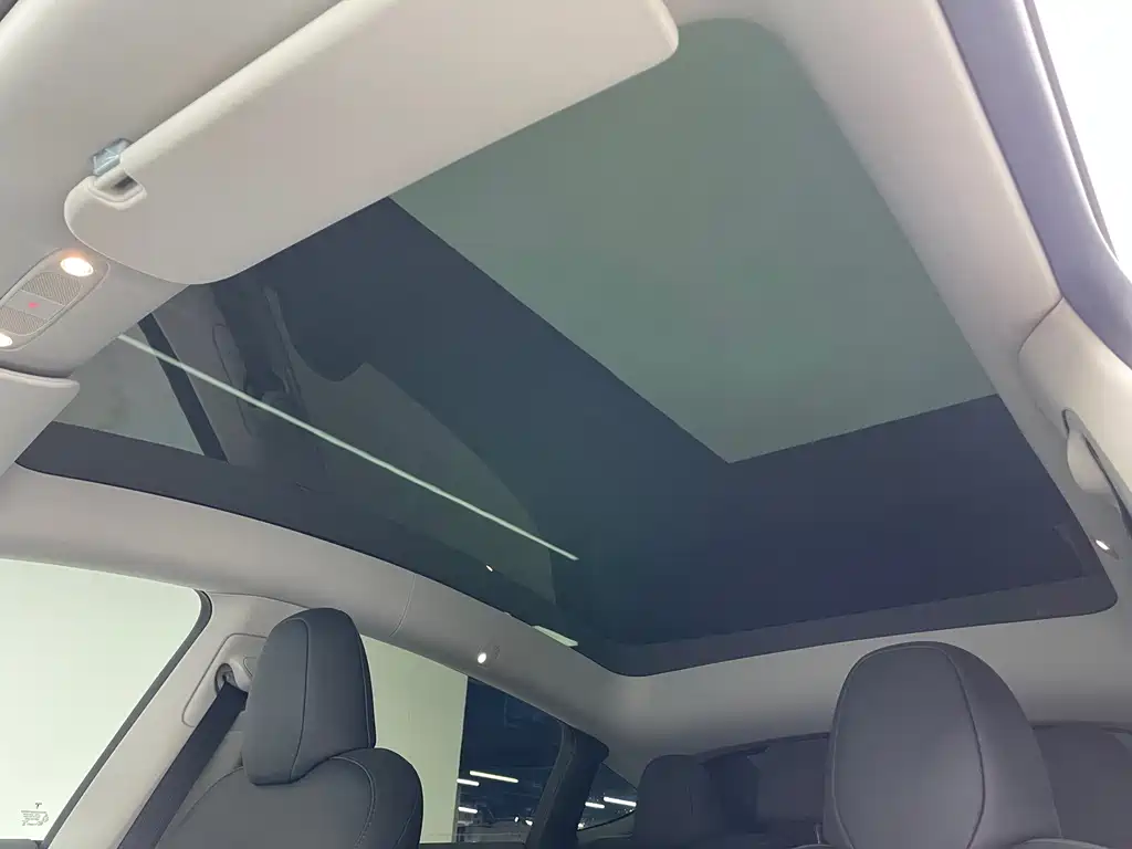 Tesla Model Y 2022 — фото 14