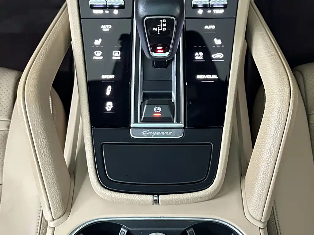 Porsche Cayenne 2018 — фото 17