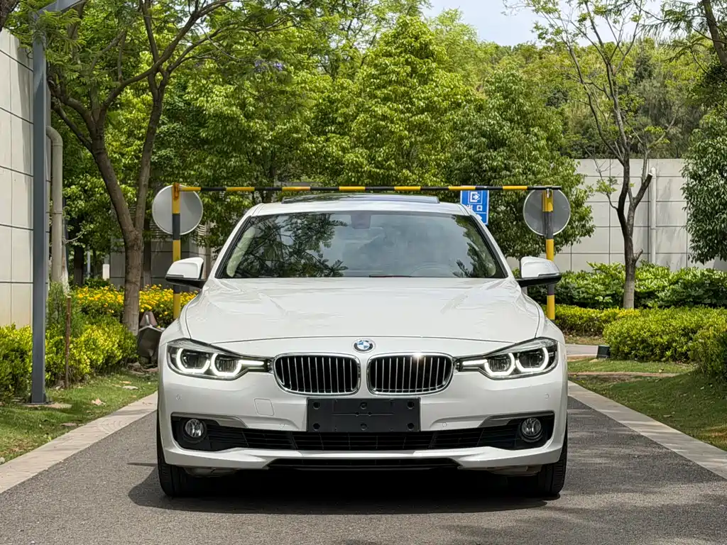 BMW 3 Series 2019 — фото 8