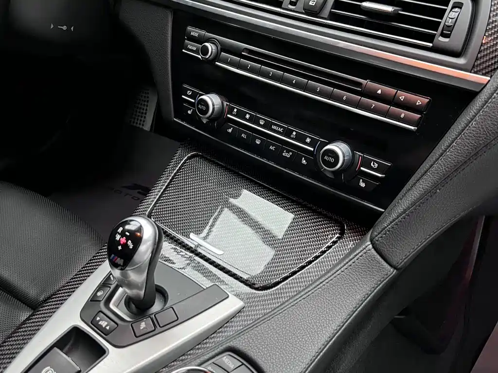 BMW M6 2012 — фото 16