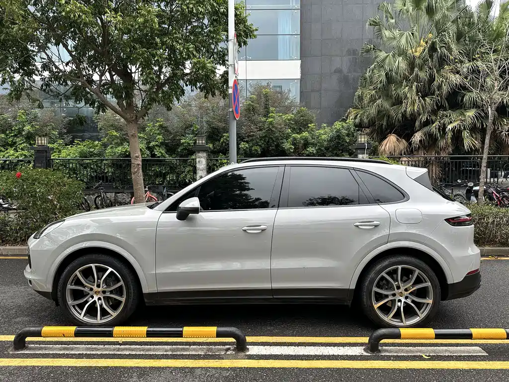 Porsche Cayenne Hybrid 2022 — фото 10