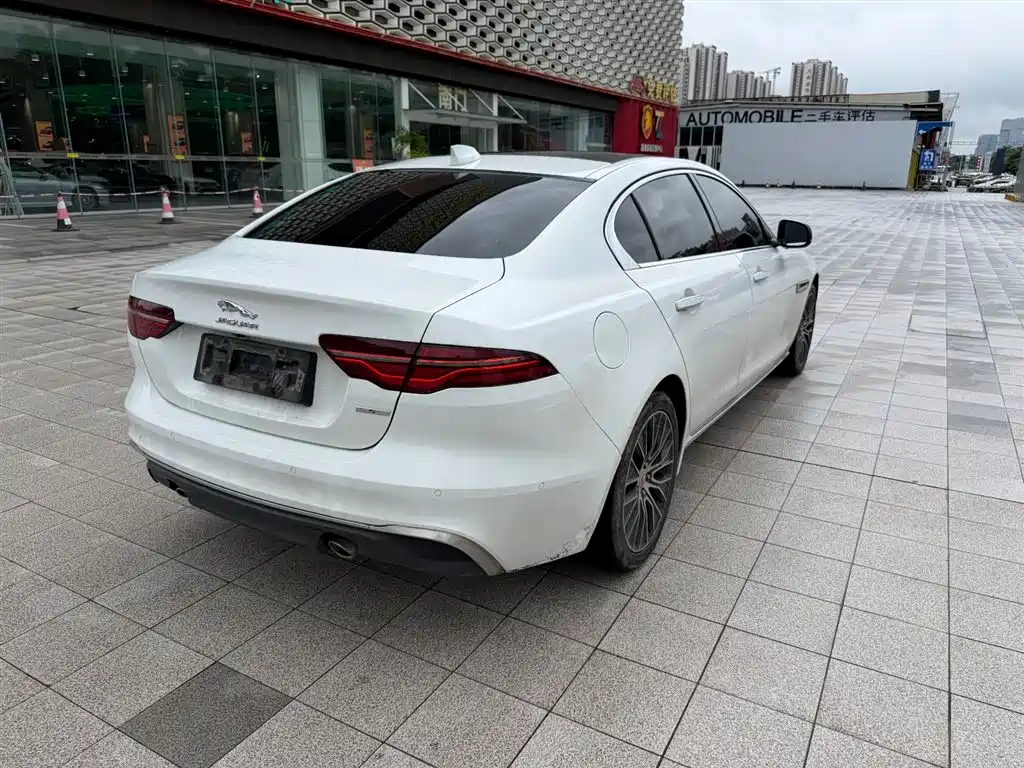Jaguar XEL 2019 — фото 9