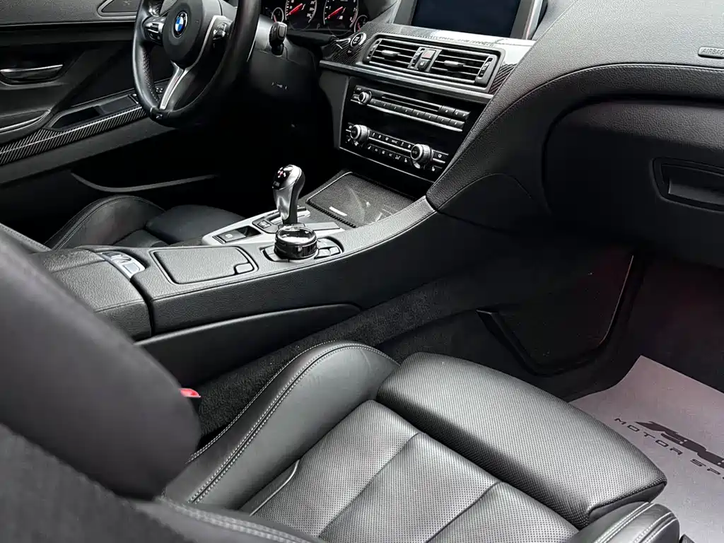 BMW M6 2012 — фото 10