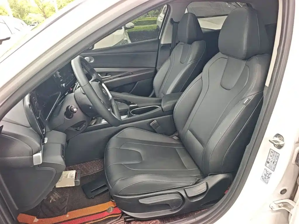 Hyundai Elantra 2023 — фото 15