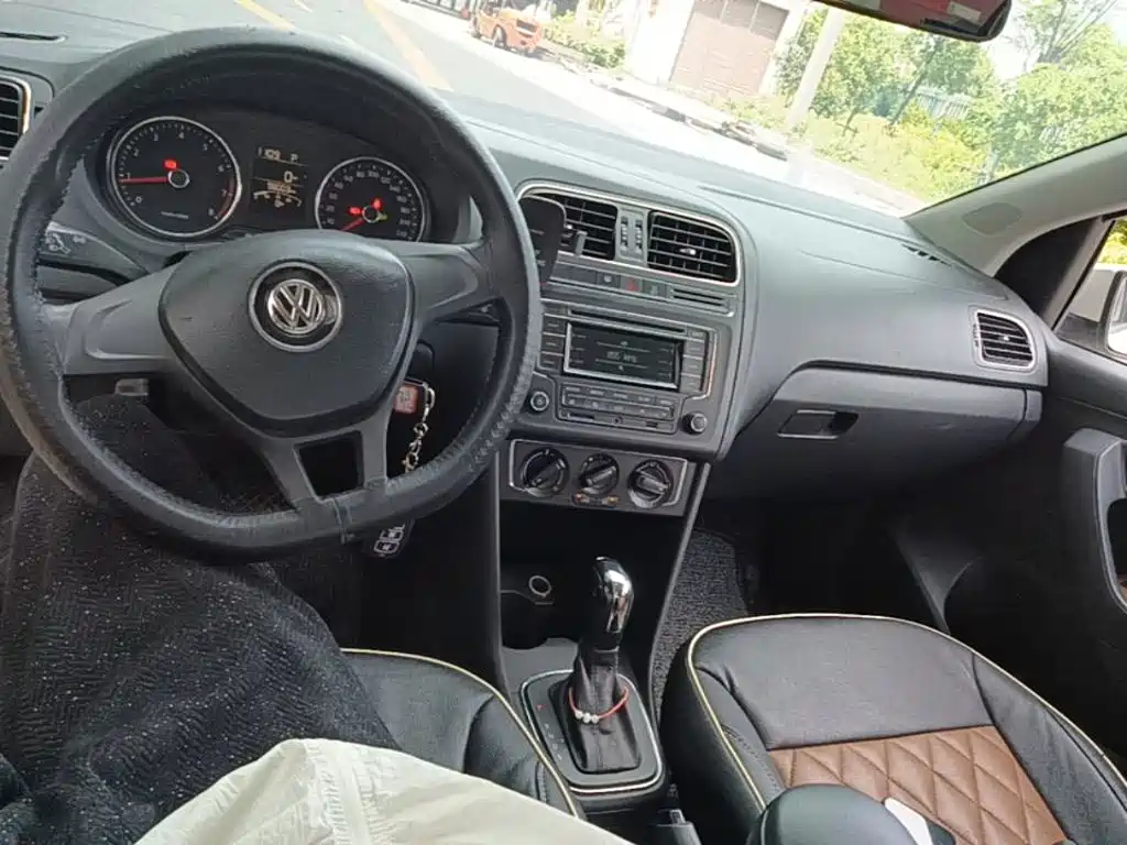 Volkswagen Polo 2015 — фото 10