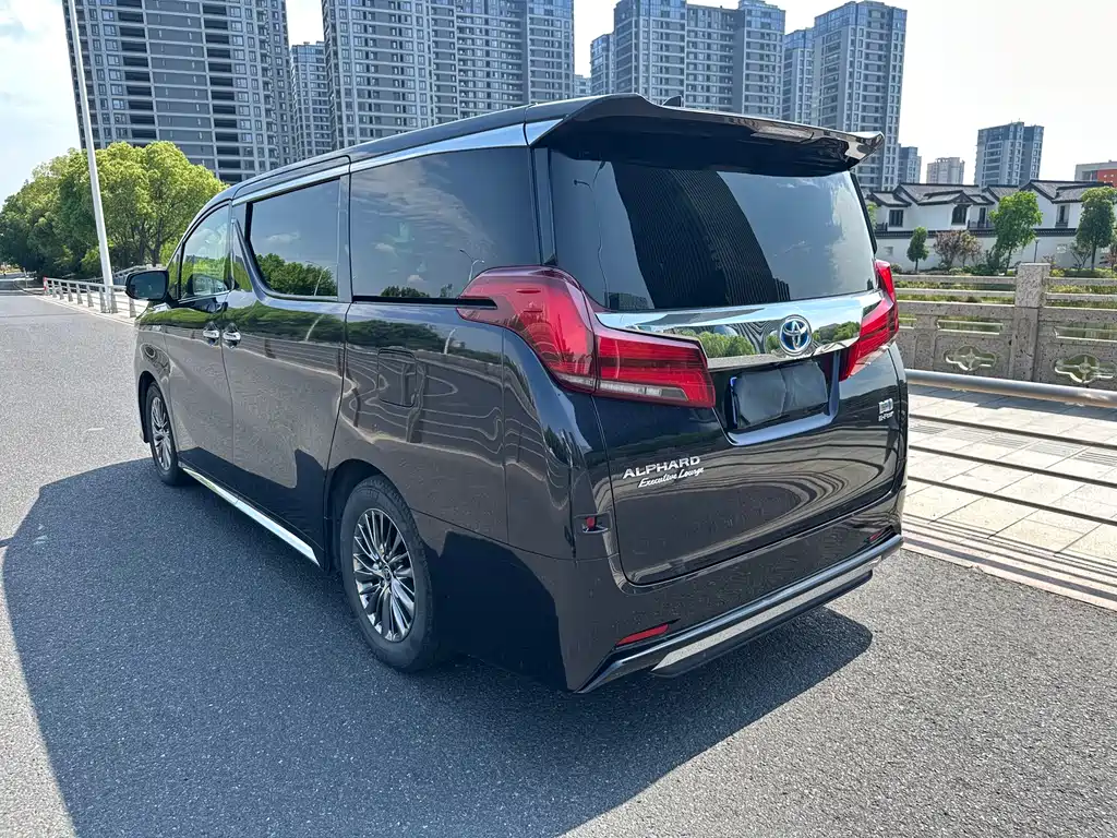 Toyota Alphard 2022 — фото 8