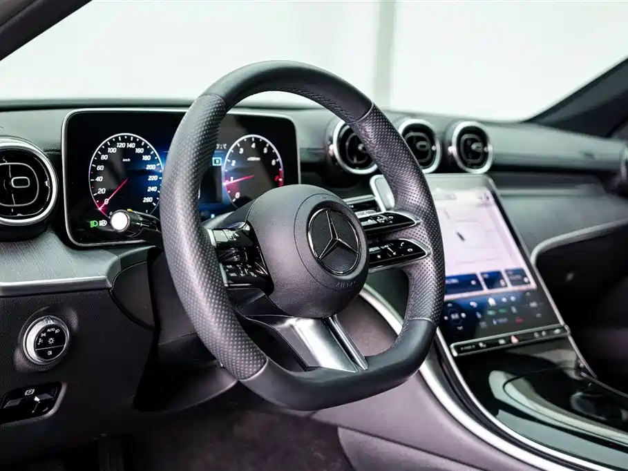 Mercedes-Benz C-Class 2023 — фото 16