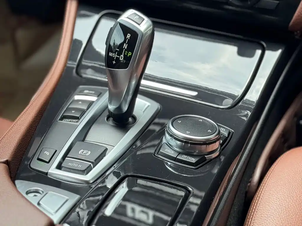 BMW 5 Series 2014 — фото 13