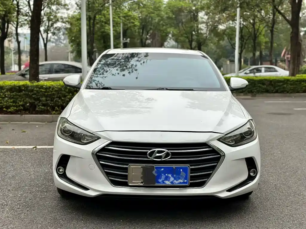 Hyundai Elantra 2018 — фото 2