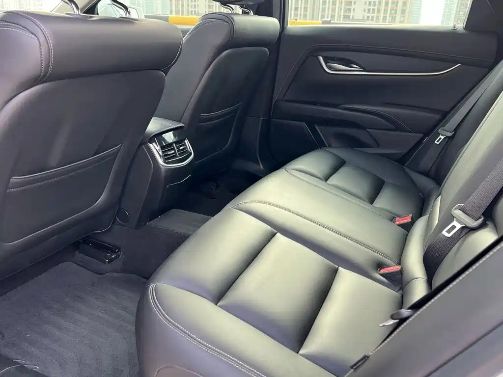 Cadillac XTS 2018 — фото 15
