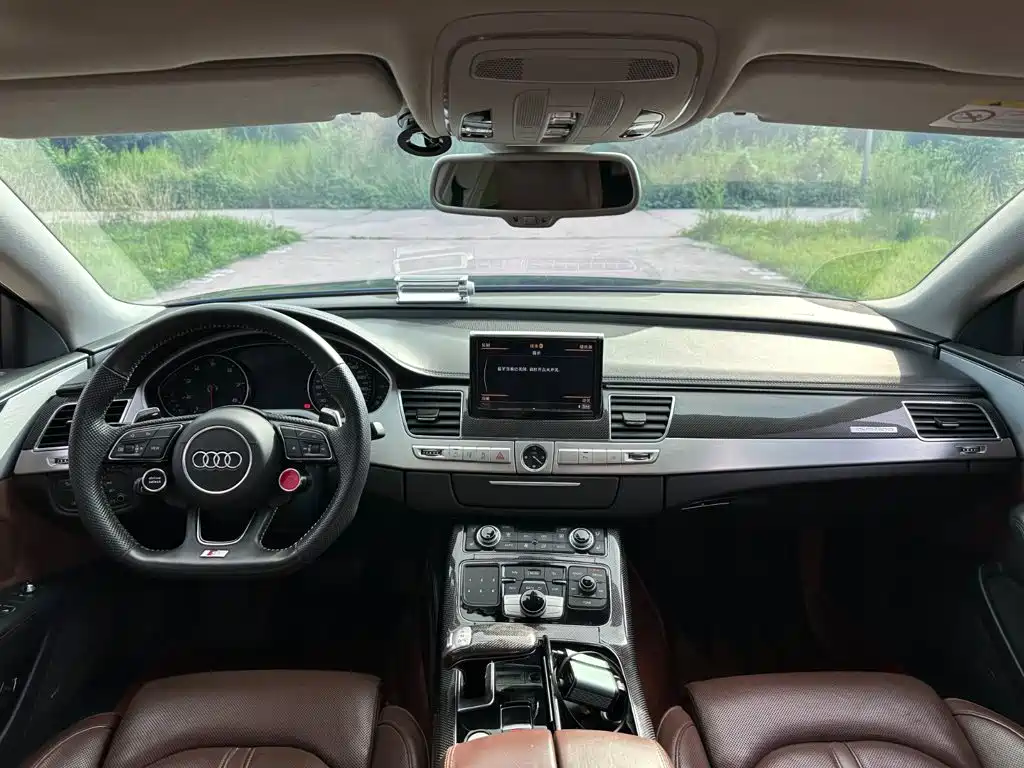 Audi A8 2017 — фото 10